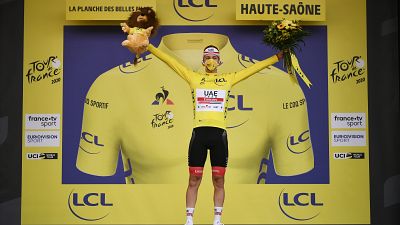 Tadej Pogacar s'empare du maillot jaune à la veille de l'arrivée du Tour de France