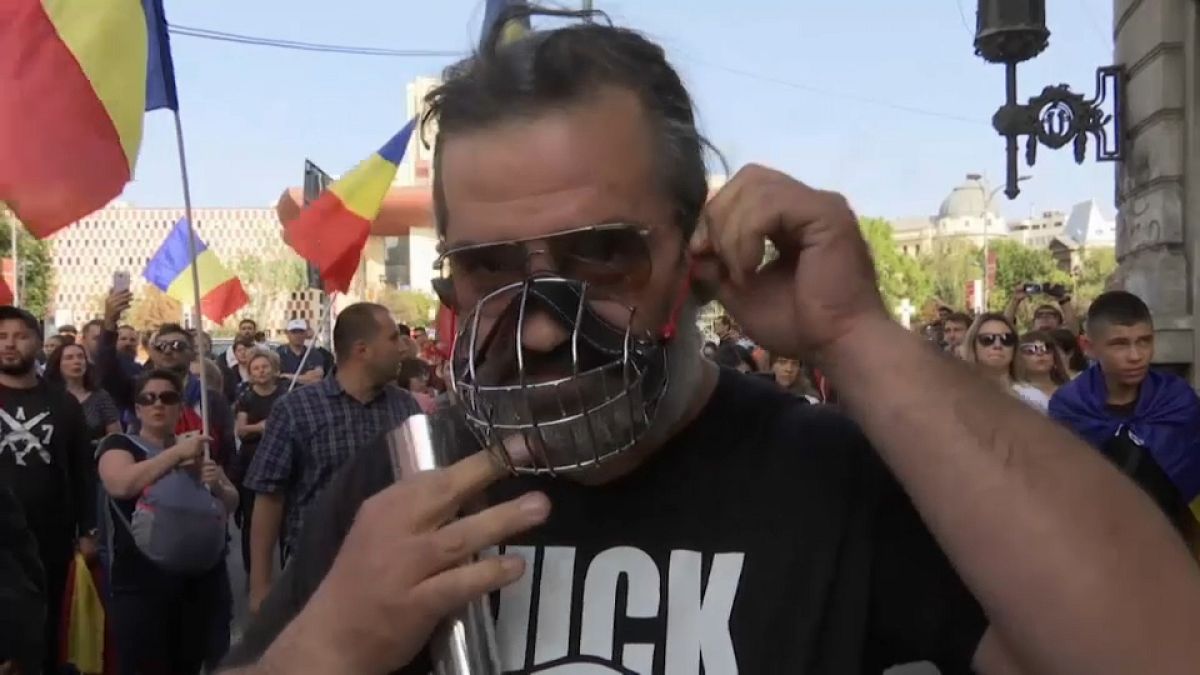 Protestas en Londres y Bucarest contra las restricciones ligadas a la pandemia