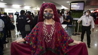 Национальный костюм в честь открытия Международного аэропорта Гватемалы