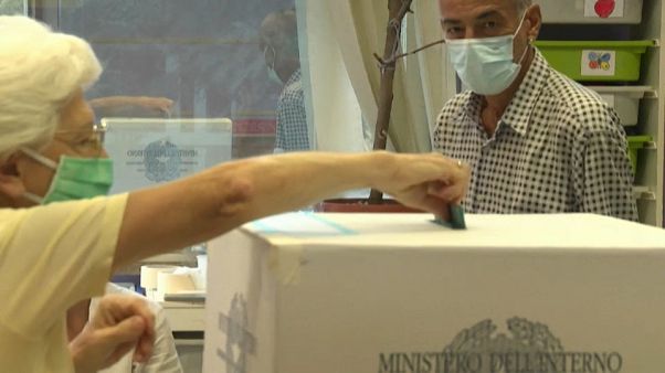 Itália referenda redução de parlamentares e elege governantes Itália referenda redução de parlamentares e elege governantes