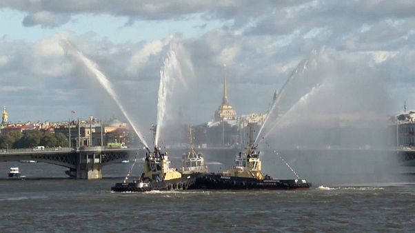 Танцующие буксиры на Неве Танцующие буксиры на Неве