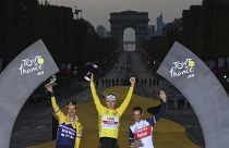 Pogacar junto a Roglic y Porte en el podio del Tour de Francia