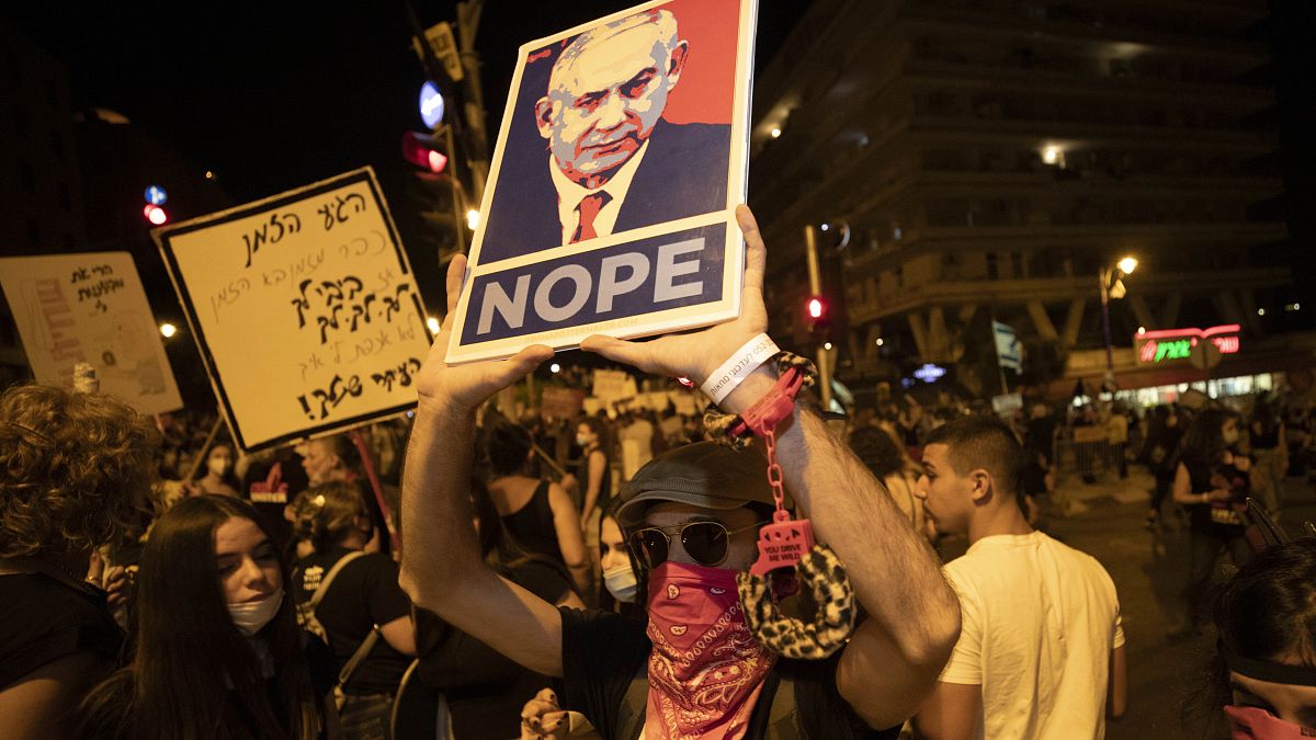 متظاهرون بالقرب من مقر إقامة بنيامين نتنياهو في القدس 