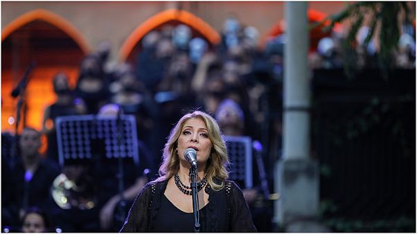 الفنانة فاديا طنب الفنانة فاديا طنب