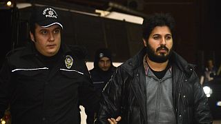ABD'nin İran'a yönelik yaptırımlarını deldiği gerekçesiyle ABD'de tutuklanan iş insanı Reza Zarrab (sağda)