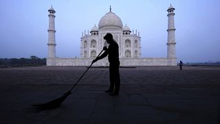 Az indiában tomboló járvány ellenére féléves szünet után újra kinyitott a Tádzs Mahal