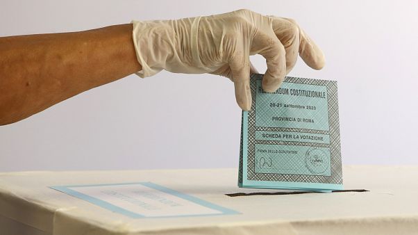 İtalya'da parlamenter sayısını düşürme referandumu İtalya'da parlamenter sayısını düşürme referandumu