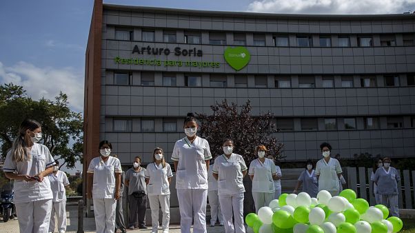 Trabajadoras de "DomusVi Arturo Soria" guardan un minuto de silencio, Madrid, España, 15/9/2020 Trabajadoras de "DomusVi Arturo Soria" guardan un minuto de silencio, Madrid, España, 15/9/2020