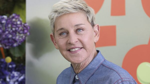 ديجينيريس خلال إطلاق مسلسل "غرين إغز إند هام" وهي أحد منتجيه ديجينيريس خلال إطلاق مسلسل "غرين إغز إند هام" وهي أحد منتجيه