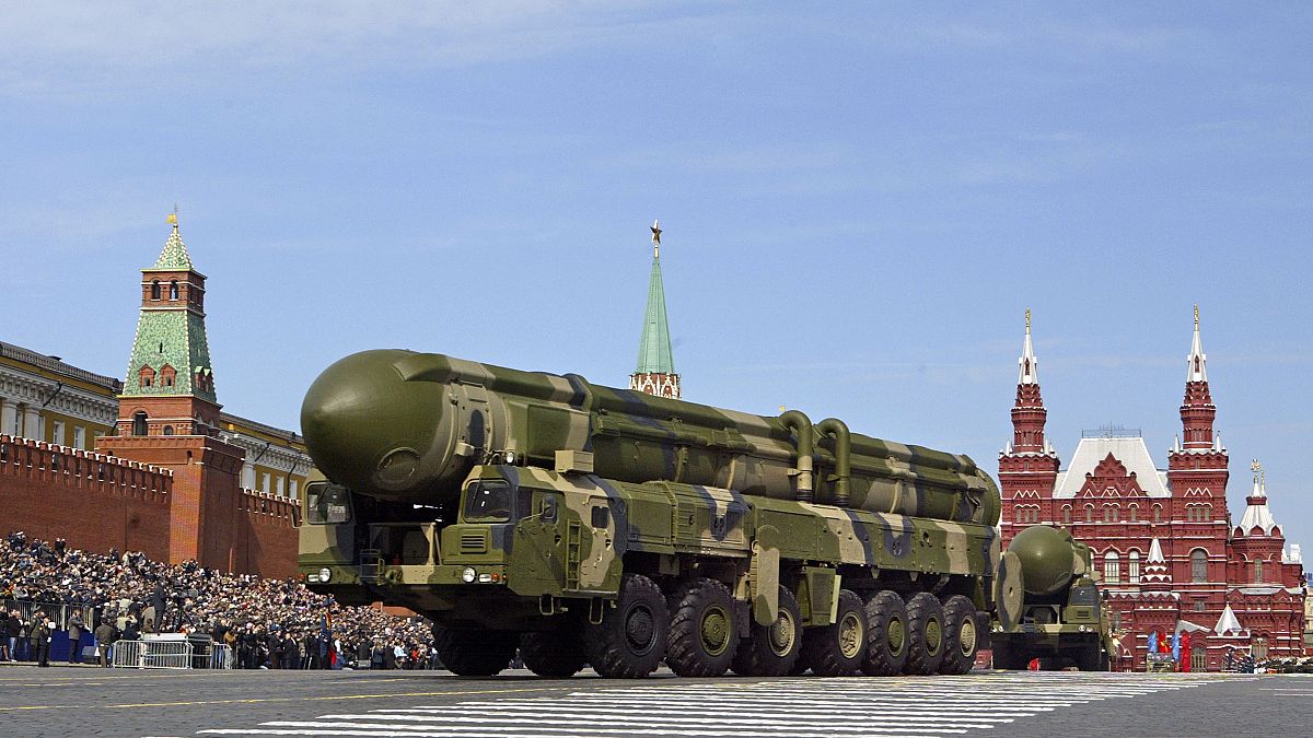 Межконтинентальная баллистическая ракета "Тополь" на параде в Москве 9 мая 2008
