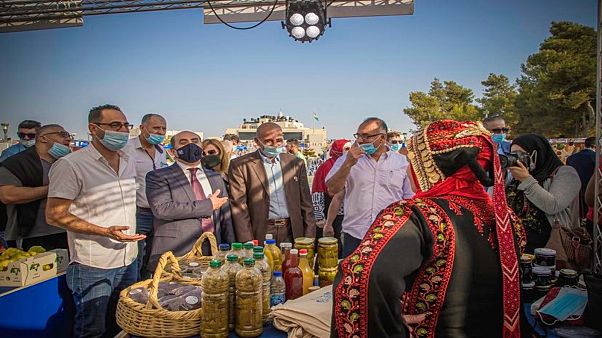 "سوق بلدي" بحديقة الاستقلال في مدينة البيرة/رام الله "سوق بلدي" بحديقة الاستقلال في مدينة البيرة/رام الله