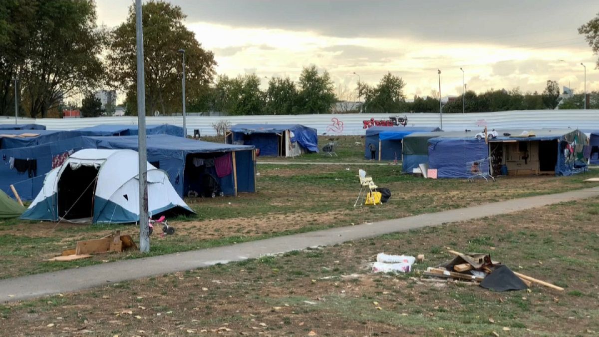 Syrians migrants expecting their eviction near Lyon