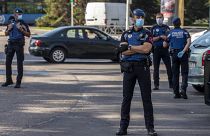 Control de policía en la entrada de una de las zonas restringidas por el coronavirus