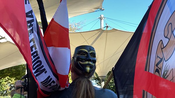 QAnon: Wie eine Verschwörungstheorie zum Pandemie-Gewinner wurde QAnon: Wie eine Verschwörungstheorie zum Pandemie-Gewinner wurde