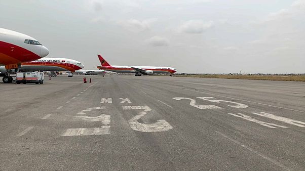 Avião fa TAAG prepara-se para descolar rumo a Lisboa Avião fa TAAG prepara-se para descolar rumo a Lisboa