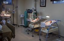 Otages de la crise du Covid-19, des bébés GPA attendent leurs parents biologiques en Russie