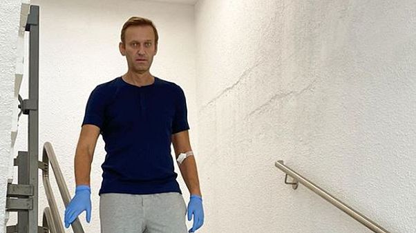 صورة حديثة لنافالني أثناء تعافيه صورة حديثة لنافالني أثناء تعافيه