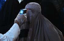 Covid-19 salgınıyla birlikte Avrupa ülkelerinde burka yasağı tekrar tartışmaya açıldı