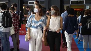 Besucher einer Jobmesse für Berufseinsteiger in Barcelona