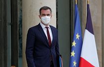 Le ministre français de la Santé, Olivier Véran, sortant de l'Elysée, le 23 septembre 2020