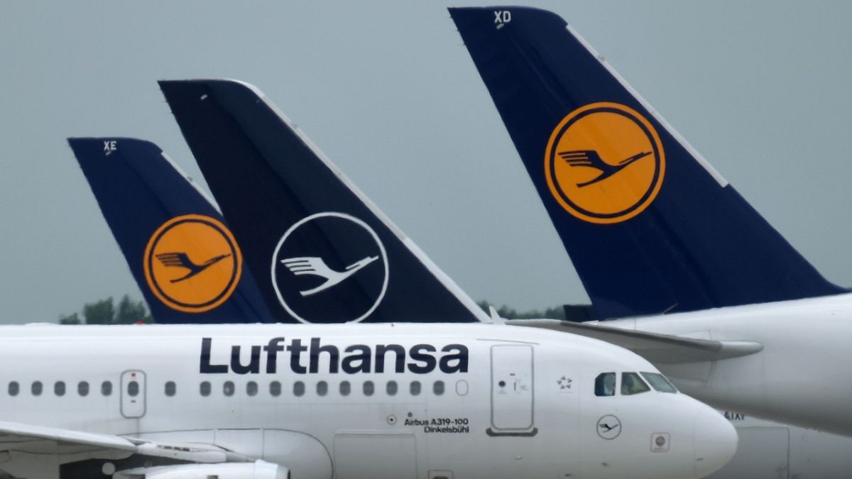 Almanya'nın en büyük havayolları şirketlerinden Lufthansa, Covid-19 salgını döneminde devlet desteği sayesinde iflas açıklamaktan kurtulmuştu.