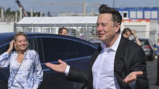 Tesla cala in borsa ma vede in rosa il futuro delle sue auto elettriche