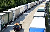 Archives : des camions bloqué sur l'autoroute M20 dans le Kent, le 1er juillet 2015