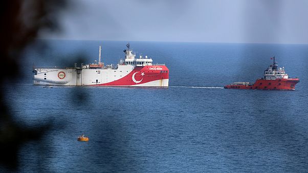 Akdeniz'de araştırma yapan Oruç Reis gemisi Akdeniz'de araştırma yapan Oruç Reis gemisi