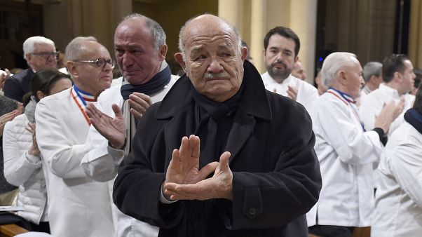 Le chef Pierre Troisgros, lors des funérailles de son ami Paul Bocuse. Le chef Pierre Troisgros, lors des funérailles de son ami Paul Bocuse.