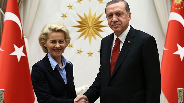 ΟΥΡΣΟΥΛΑ ΦΟΝ ΝΤΕΡ ΛΑΙΕΝ ΟΥΡΣΟΥΛΑ ΦΟΝ ΝΤΕΡ ΛΑΙΕΝ