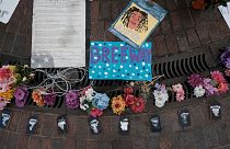 Amerikalı siyahi Breonna Taylor'ın 13 Mart'ta evinde polisler tarafından öldürülmesi Kentucky eyaletinde ve ülke genelinde büyük çaplı protestolara neden oldu.