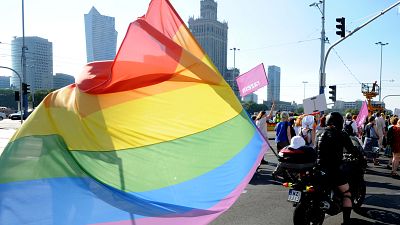 Marcha em Varsóvia em defesa da comunidade LGBTQI