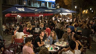  Des amis en terrasse de café à Marseille, le 12 septembre 2020
