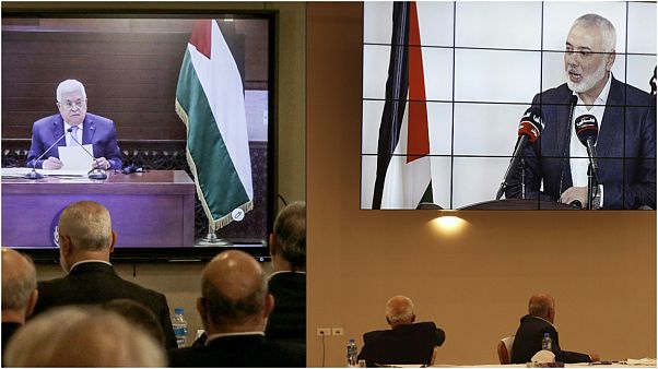 من لقاء عبر الفيديو بين قادة الفصائل والرئيس الفلسطيني محمود عباس من لقاء عبر الفيديو بين قادة الفصائل والرئيس الفلسطيني محمود عباس