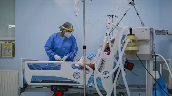 Koronavírusos beteg kezelése intnenzív osztályok, Koszovó, 2020. szeptember 21. Koronavírusos beteg kezelése intnenzív osztályok, Koszovó, 2020. szeptember 21.
