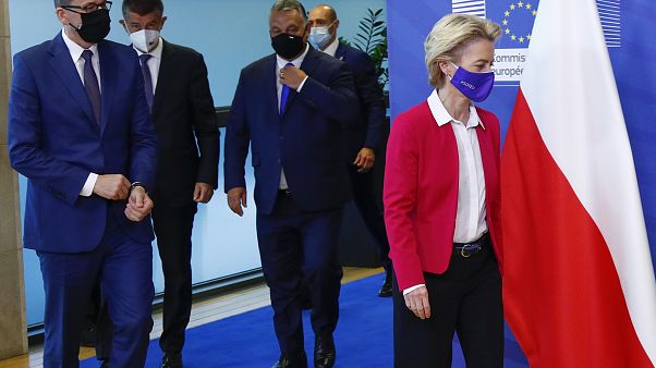 Встреча глав Польши, Венгрии и Чехии с главой Еврокомиссии. Встреча глав Польши, Венгрии и Чехии с главой Еврокомиссии.
