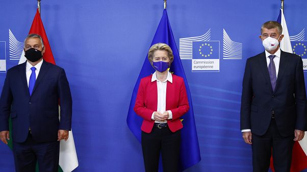 Orbán Viktor, Ursula von der Leyen és Andrej Babiš Brüsszelben, a szeptemberi V4-csúcson. Orbán Viktor, Ursula von der Leyen és Andrej Babiš Brüsszelben, a szeptemberi V4-csúcson.