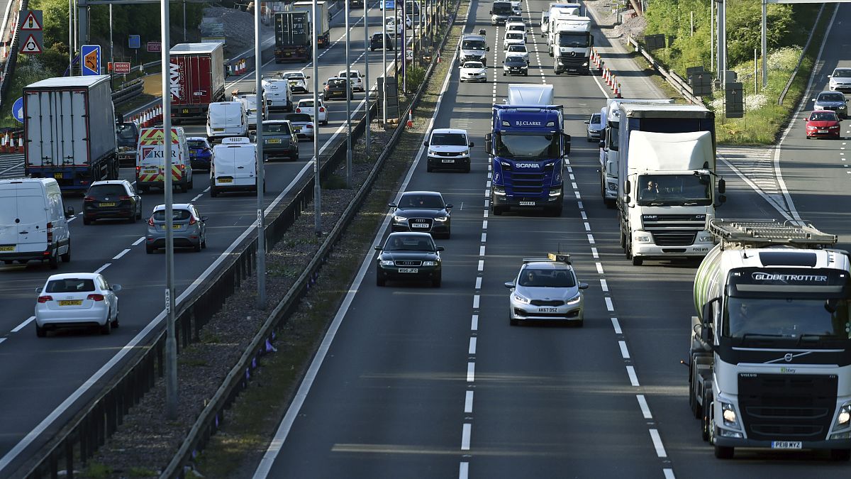 «Έξυπνοι» αλλά και επικίνδυνοι αυτοκινητόδρομοι στη Βρετανία - Καταργούνται οι ΛΕΑ