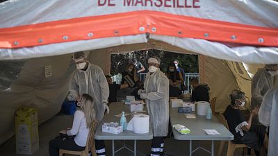 Тест на вирус вместо тарелки ароматного буйабесса: нынешняя реальность второго крупнейшего города Франции