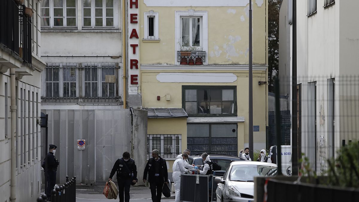 وزير الداخلية الفرنسي يرجّح أن يكون هجوم باريس "عملا إرهابيا إسلاميا"