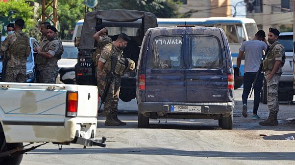 جنود لبنانبون يقفون عند حاجز في منطقة البداوي إثر مداهمة لاعتقال مشتبه به. 2020/09/14 جنود لبنانبون يقفون عند حاجز في منطقة البداوي إثر مداهمة لاعتقال مشتبه به. 2020/09/14
