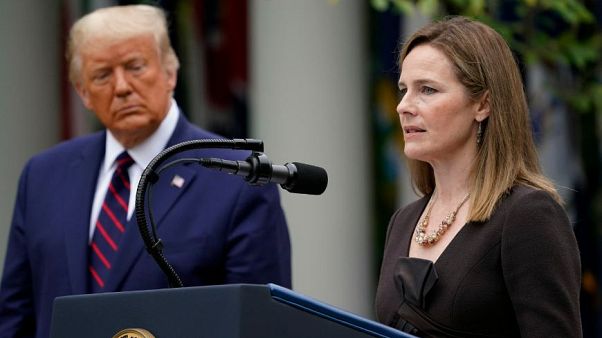 Donald Trump osserva il giudice Amy Coney Barrett durante il suo primo discorso alla Casa Bianca. 26.9.2020 Donald Trump osserva il giudice Amy Coney Barrett durante il suo primo discorso alla Casa Bianca. 26.9.2020