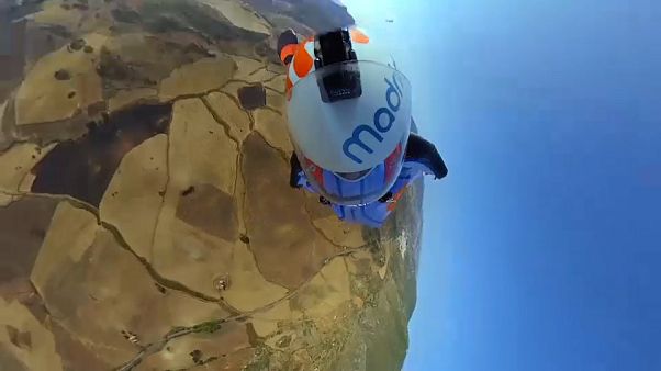 David Tejeiro surpreende com acrobacia em parapente e fato de asas David Tejeiro surpreende com acrobacia em parapente e fato de asas