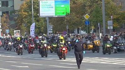 عشرات سائقي الدراجات النارية يستعرضون مهاراتهم في موسكو - 2020/09/26