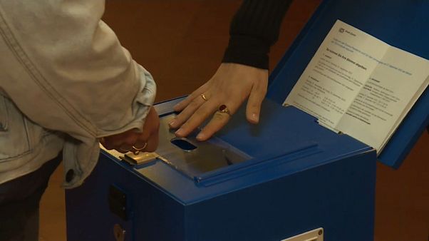 Svizzera non passa il referendum anti-immigrati Svizzera non passa il referendum anti-immigrati