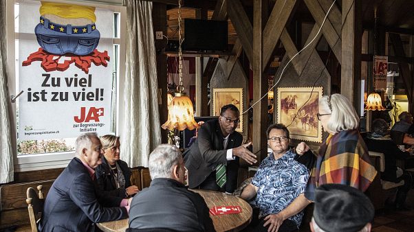 Los miembros del partido de la SVP se reunen en un restaurante Los miembros del partido de la SVP se reunen en un restaurante