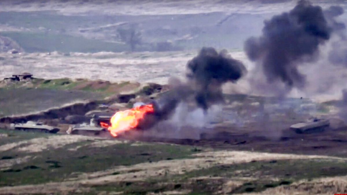 Les forces arméniennes détruisent un véhicule militaire azerbaïdjanais à la frontière de la République autoproclamée du Haut-Karabakh.