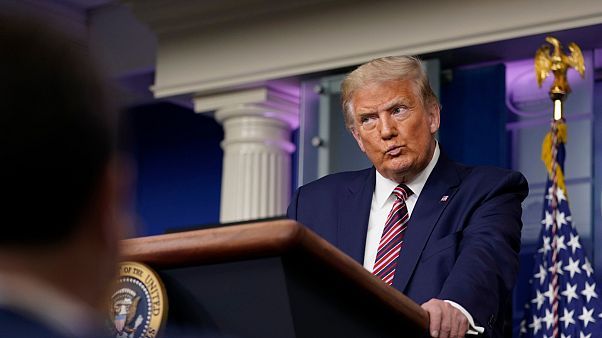 Presidente dos Estados Unidos defende-se das acusações de evasão fiscal Presidente dos Estados Unidos defende-se das acusações de evasão fiscal