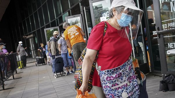 Se han puesto en funcionamiento docenas de bancos de alimentos en Nueva York para ayudar a los más afectados de la pandemia. Se han puesto en funcionamiento docenas de bancos de alimentos en Nueva York para ayudar a los más afectados de la pandemia.