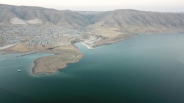 البحيرة المقامة على نهر دجلة البحيرة المقامة على نهر دجلة